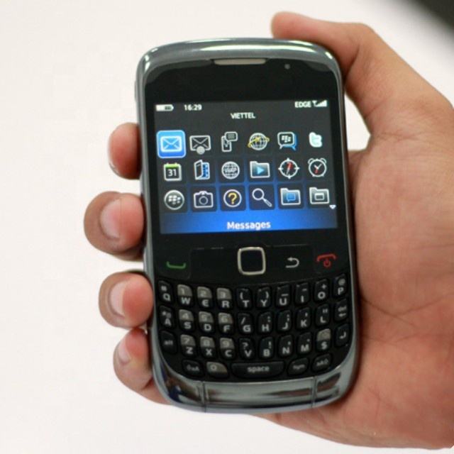 BlackBerry Curve 9300 Smartphone (Black) – QWERTY Keyboard, 3G, 3.2MP Camera, Wi-Fi